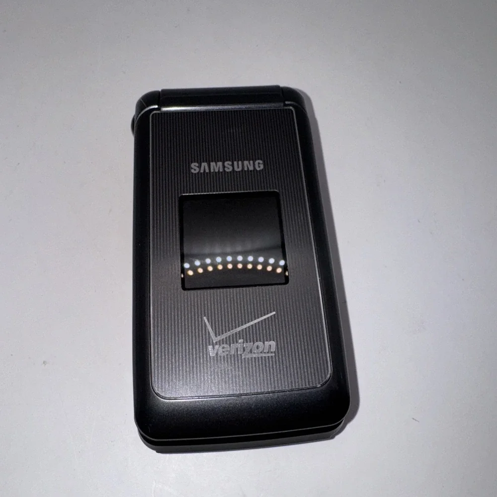 Samsung Verizon Wireless Model: SCH-U320 Flip Cell Phone - Power On‎ /Untested